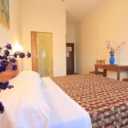 Hotel Ottaviani Florenz Zimmer foto
